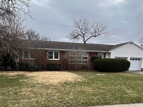 2nd image of 104 W Meadow Ln