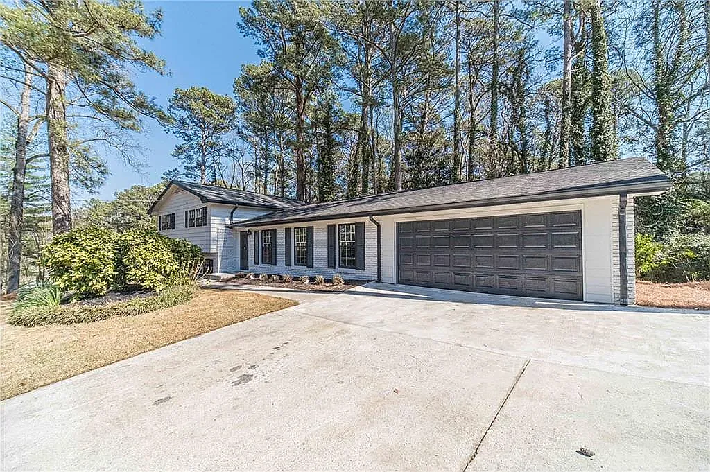 5 bed, 2339 sqft, $3,180 — Photo 1