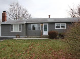 10 Squantum Dr, Middletown, RI 02842