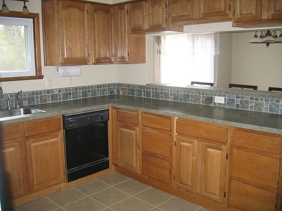Kitchen and Breakfast Bar