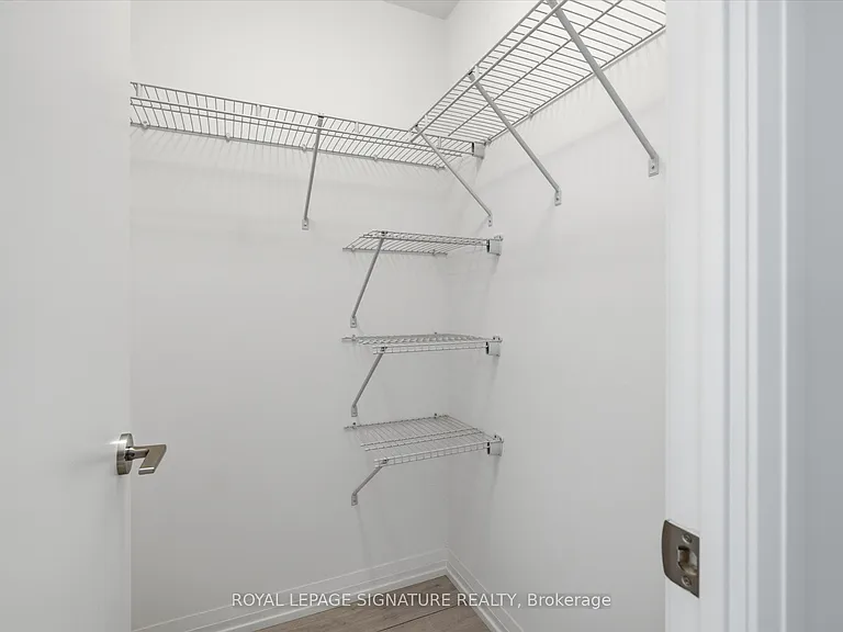 400 King St W #1519 — Photo 16