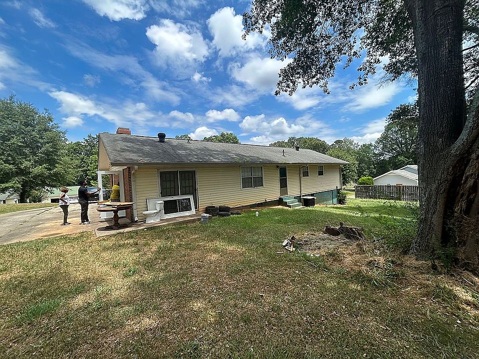 2nd image of 2142 Deville Ln