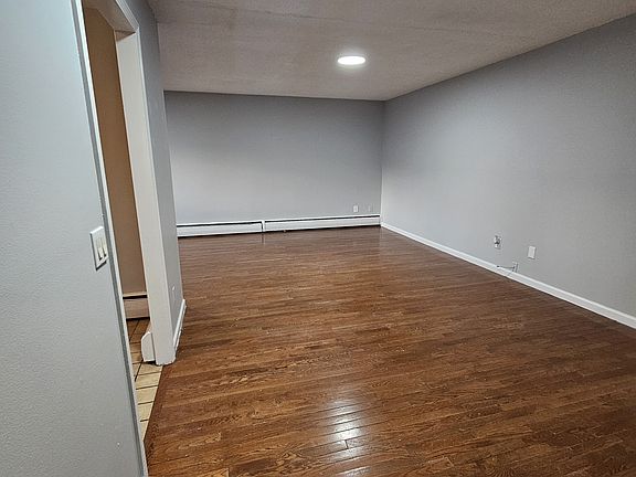 3rd image of 80 Farmington Ave APT A5