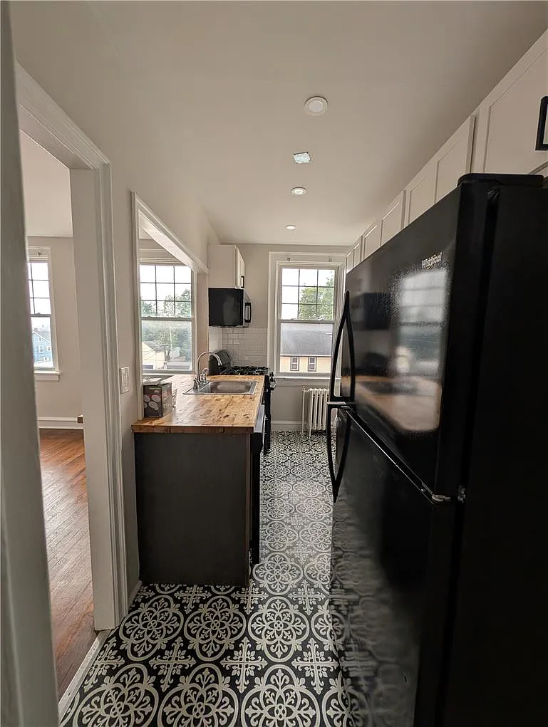 2 bed, 1.0 bath, 708 sqft, $1,600 — Photo 2