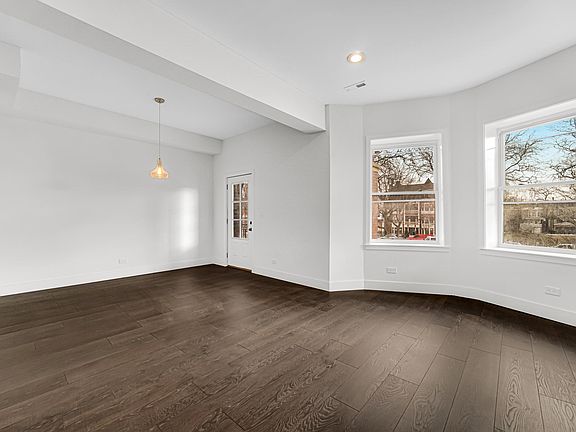 3rd image of 4924 S King Dr #2S