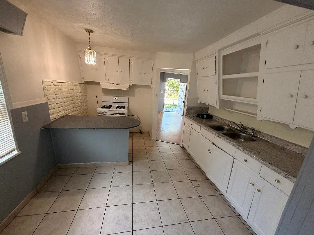 2 bed, 805 sqft, $1,300 — Photo 4