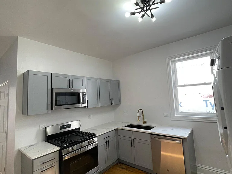 3553 W Lyndale St #2 — Photo 2