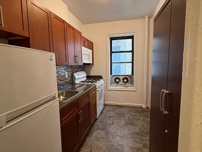 2835 Bainbridge Ave #3A — Photo 4