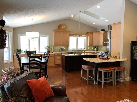 Great room to Kitchen Dine