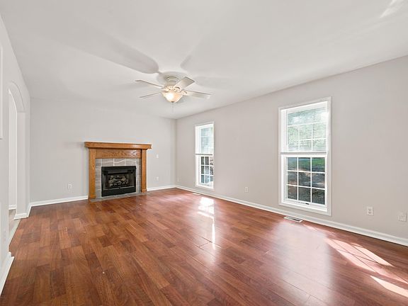 4th image of 400 Laurel Dr