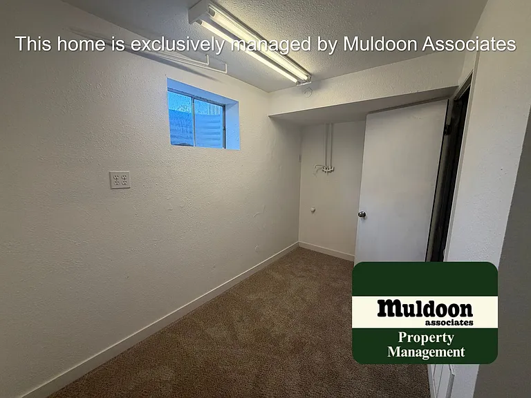 2958 Roche Dr N — Photo 30