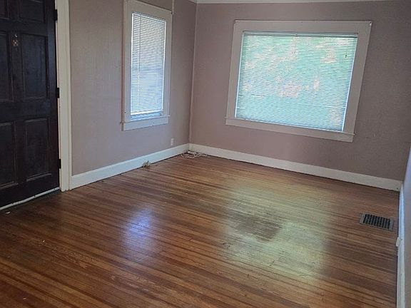 2nd image of 807 E 27th St