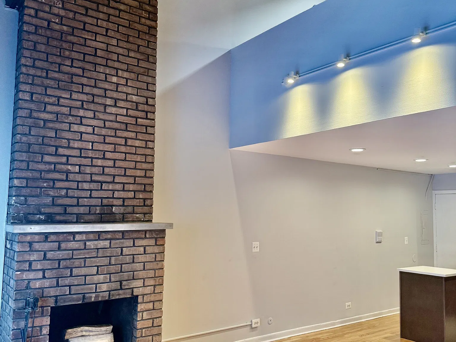 2233 N Lincoln Ave — Photo 4