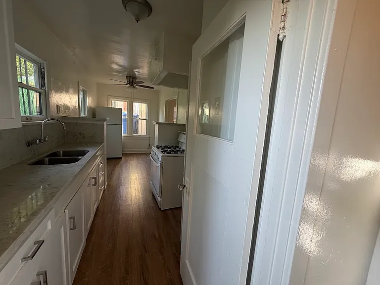 1941 W Washington Blvd #1941 — Photo 9