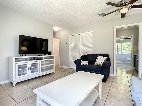 3rd image of 1570 Zinnia Dr