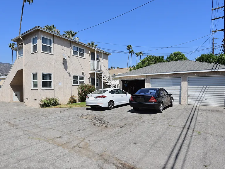 810 W Glenoaks Blvd #1/2 — Photo 13