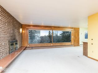 1135 Hillcrest Dr, Anchorage, AK 99503