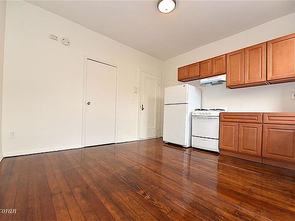 3rd image of 3018 43rd St APT 5