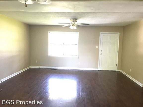 4th image of 1009 Pennell Ln