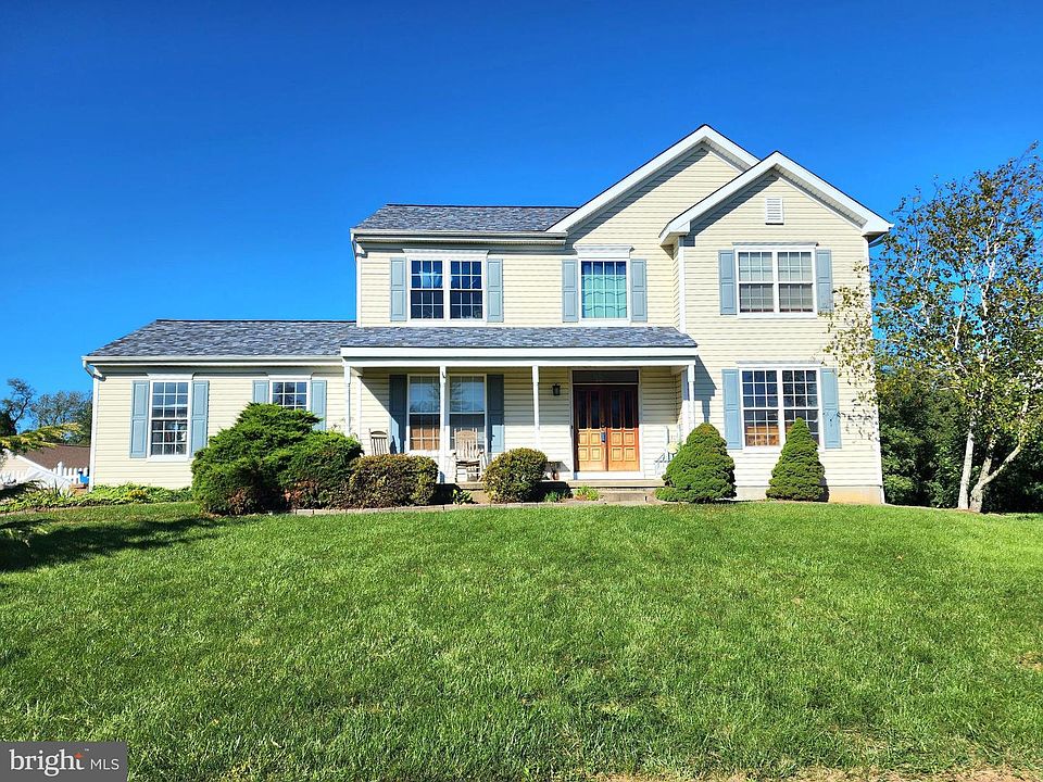 1st image of 33 Mailly Dr