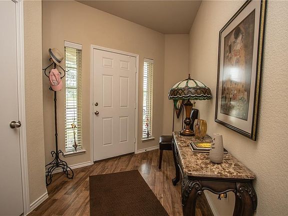 4th image of 307 Candlewood Cir