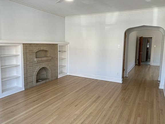 4th image of 2433 W Dakin St #1