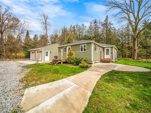 17889 English Dr, Chagrin Falls, OH 44023