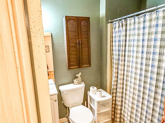 4th image of 132 Butler St