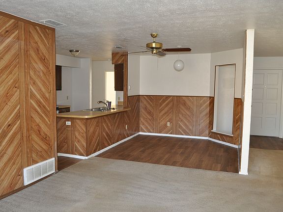 3rd image of 1322 S San Saba St
