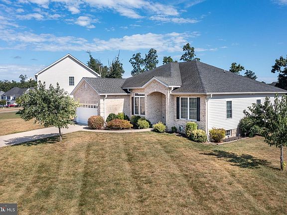 4th image of 112 Wales Ct