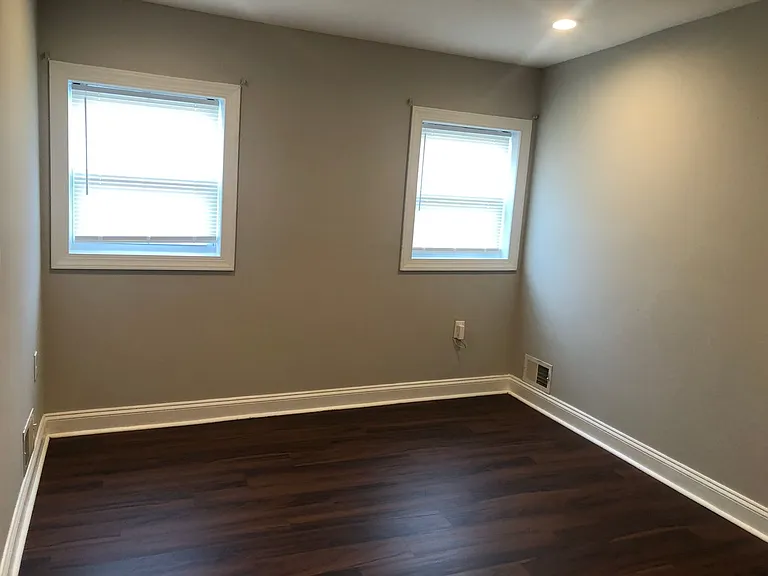 227 N Rose St — Photo 10