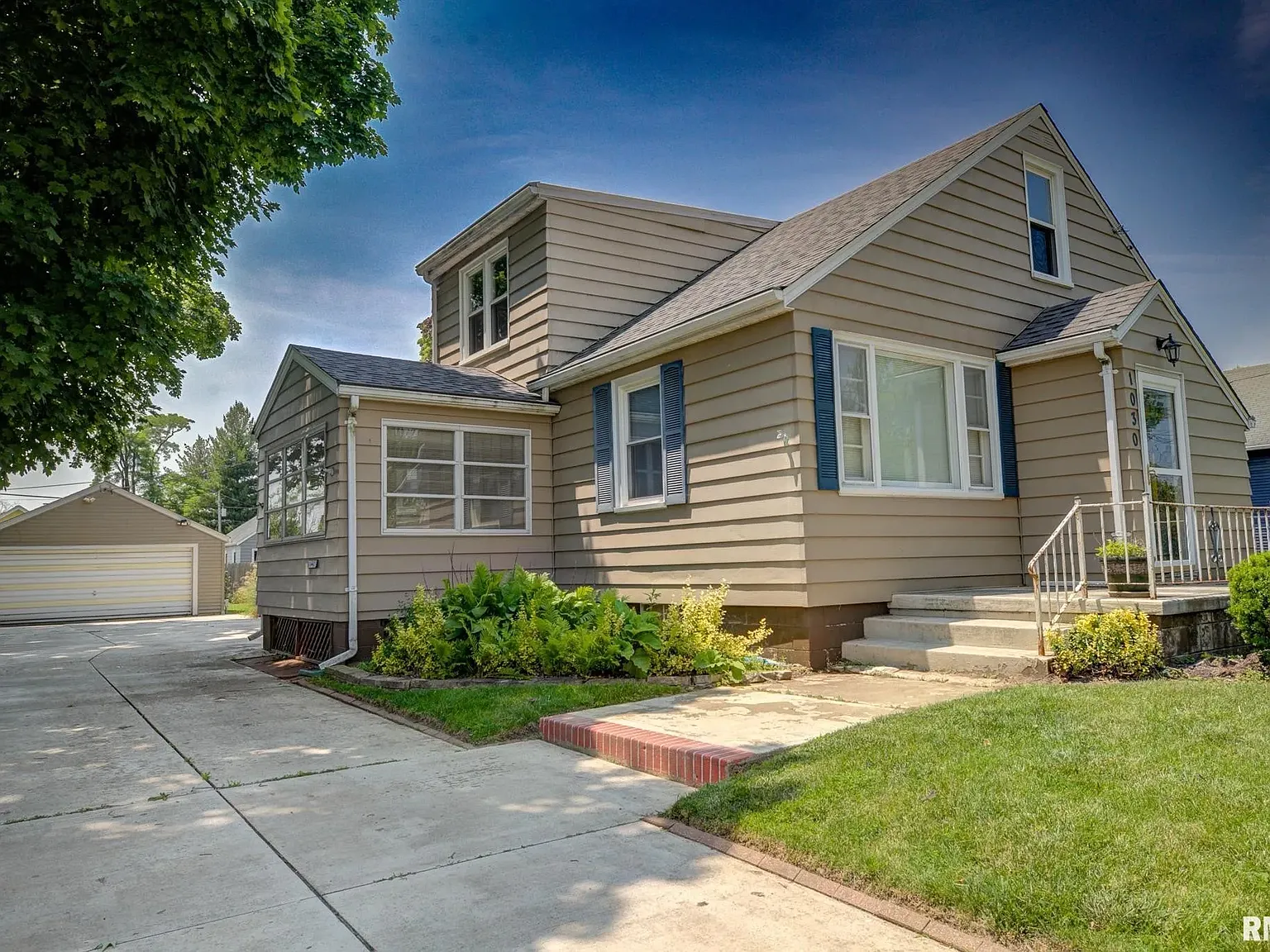 3 bed, 1222 sqft, $1,875 — Photo 2