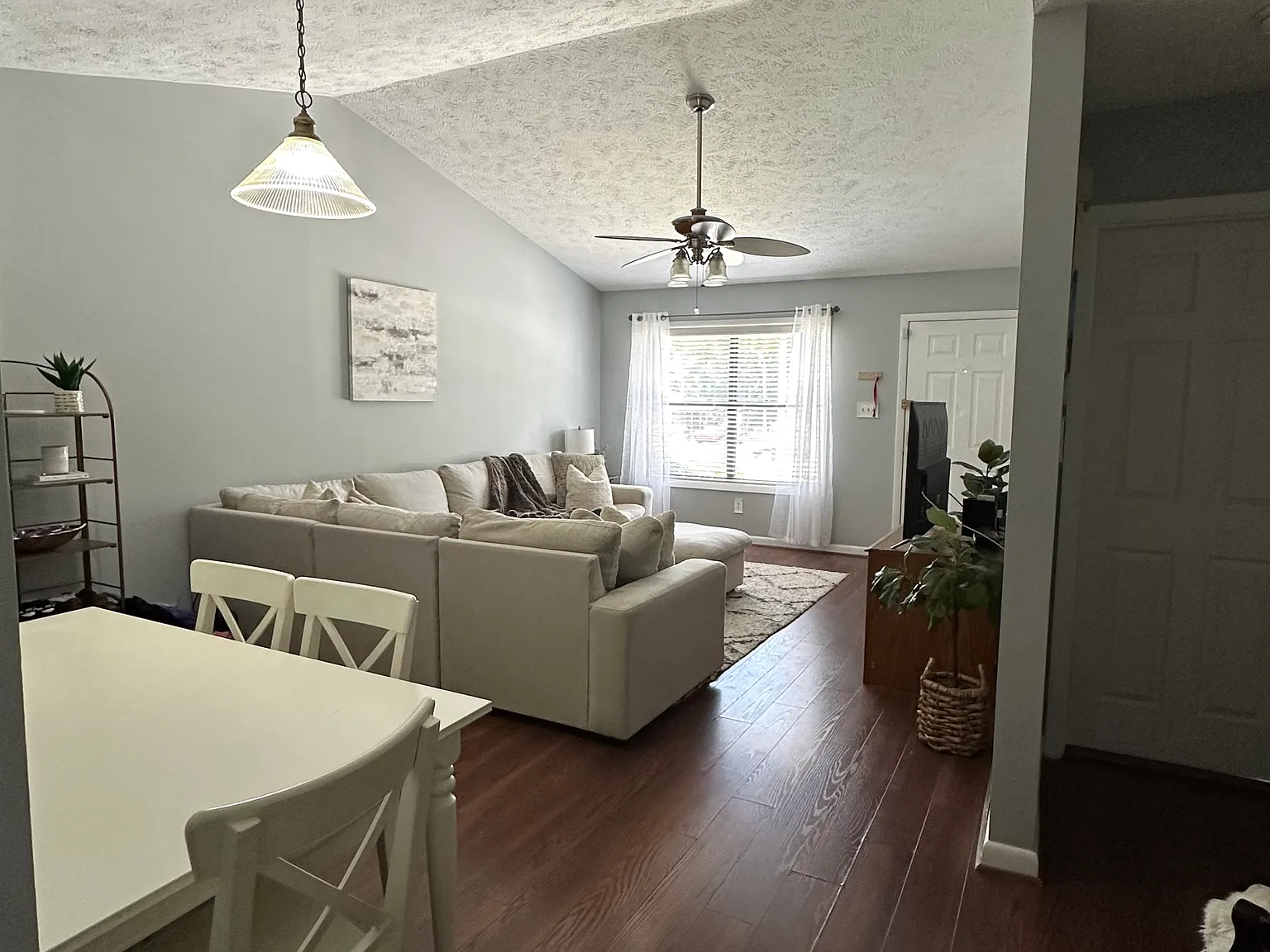 2 bed, 950 sqft, $1,185 — Photo 3