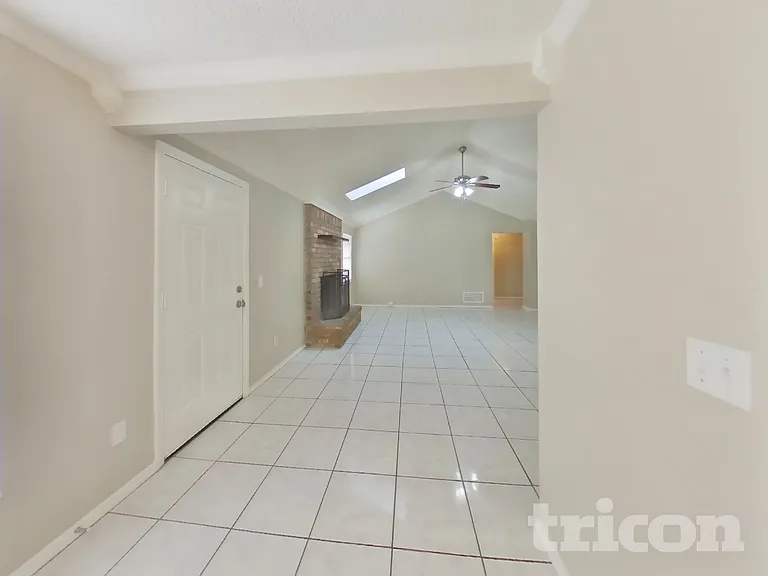 8252 Yolanda Ct — Photo 10
