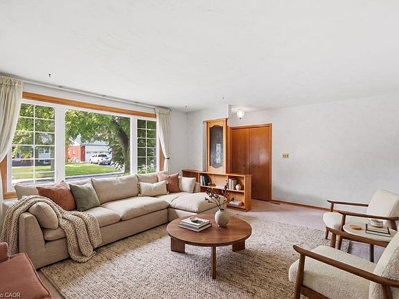 5th image of 6 Caprice Ct