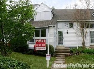 12518 Fanleaf Ct, Fairfax, VA 22033