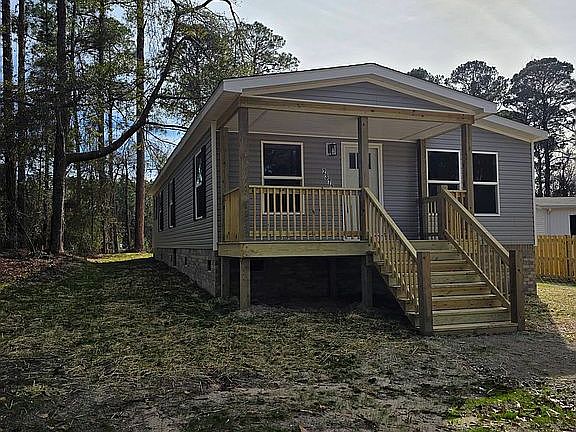 3rd image of 2372 Circle Dr SW
