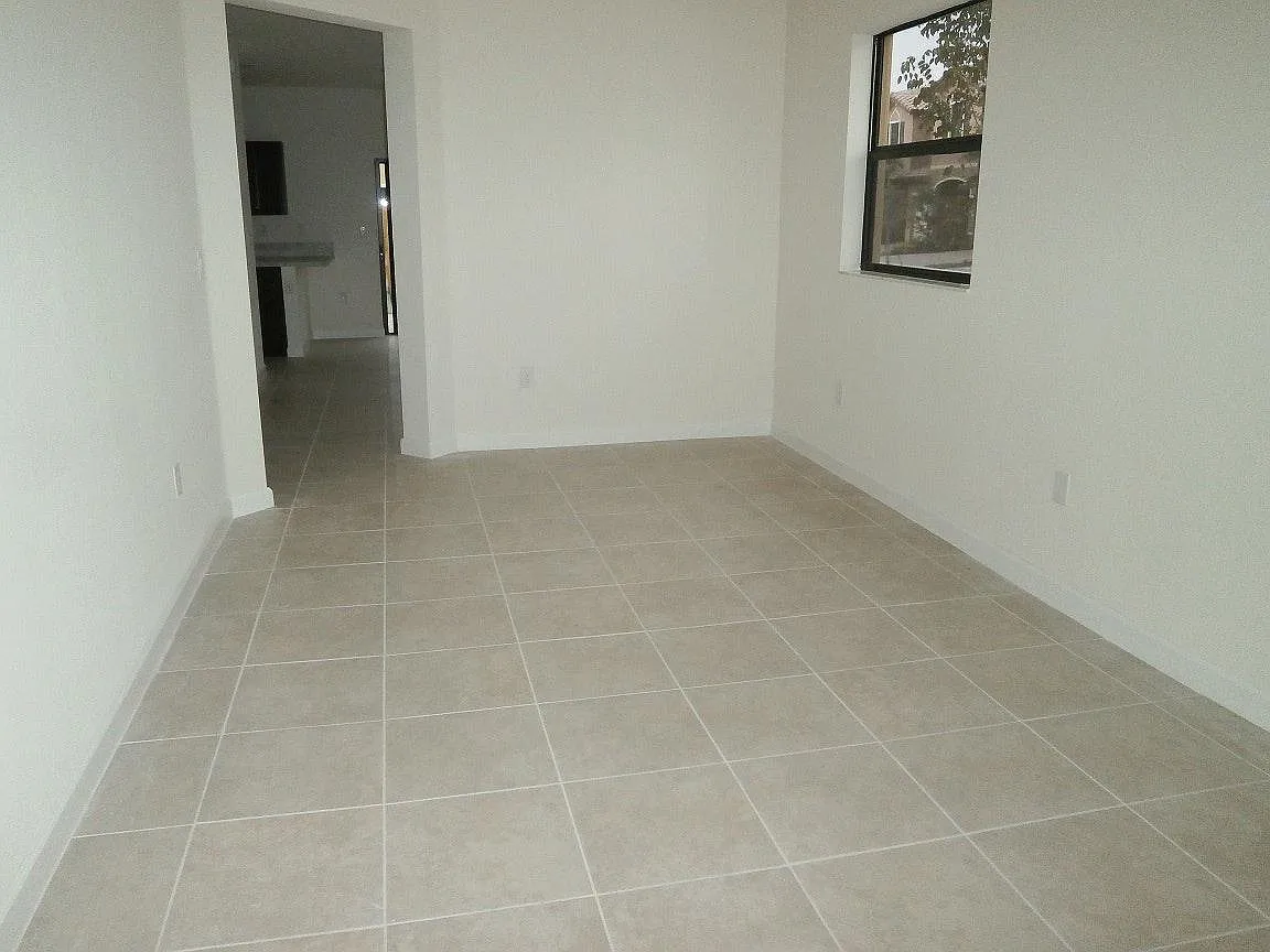 4 bed, 2.5 bath, 1700 sqft, $2,400 — Photo 2
