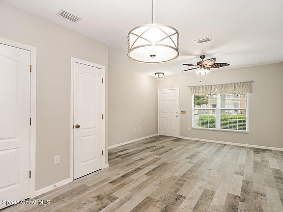 2nd image of 1382 Hampton Park Ln