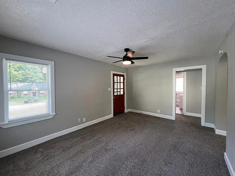 145 E Davant Ave — Photo 9