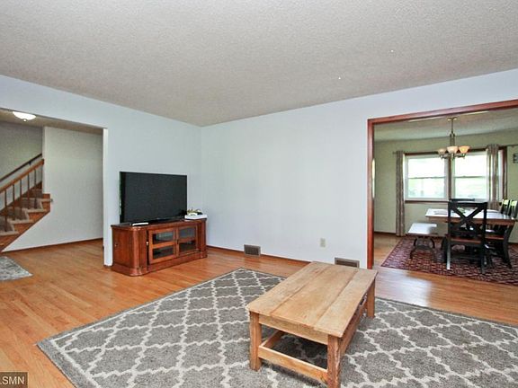 5th image of 204 Arbor Ln