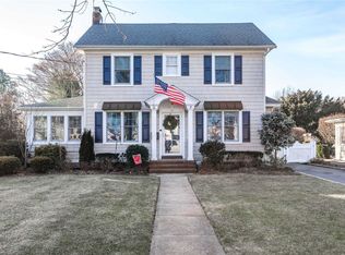 62 S Forest Ave, Rockville Centre, NY 11570