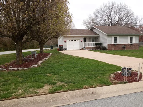 111 Amber St, Cassville, MO 65625