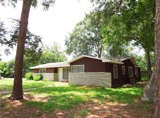 101 Carnation St, Lake Jackson, TX 77566