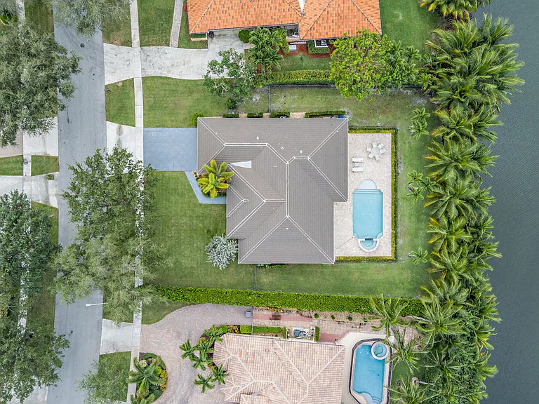 3317 Embassy Dr — Photo 42