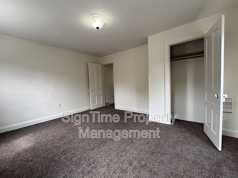 627 N Mulberry St — Photo 12