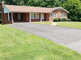 187 Ridgeview Dr, Mount Airy, NC 27030