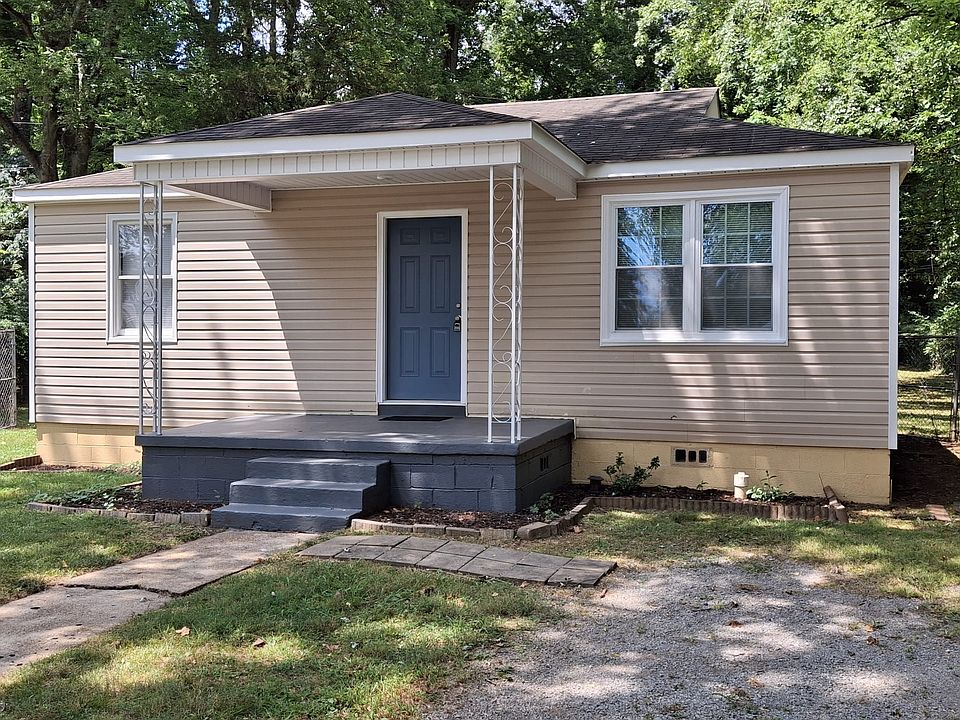 1st image of 825 Crestline Cir NW