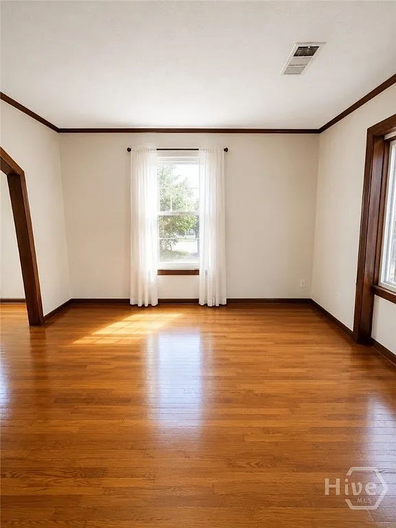 3 bed, 1.0 bath, 1042 sqft, $1,600 — Photo 4