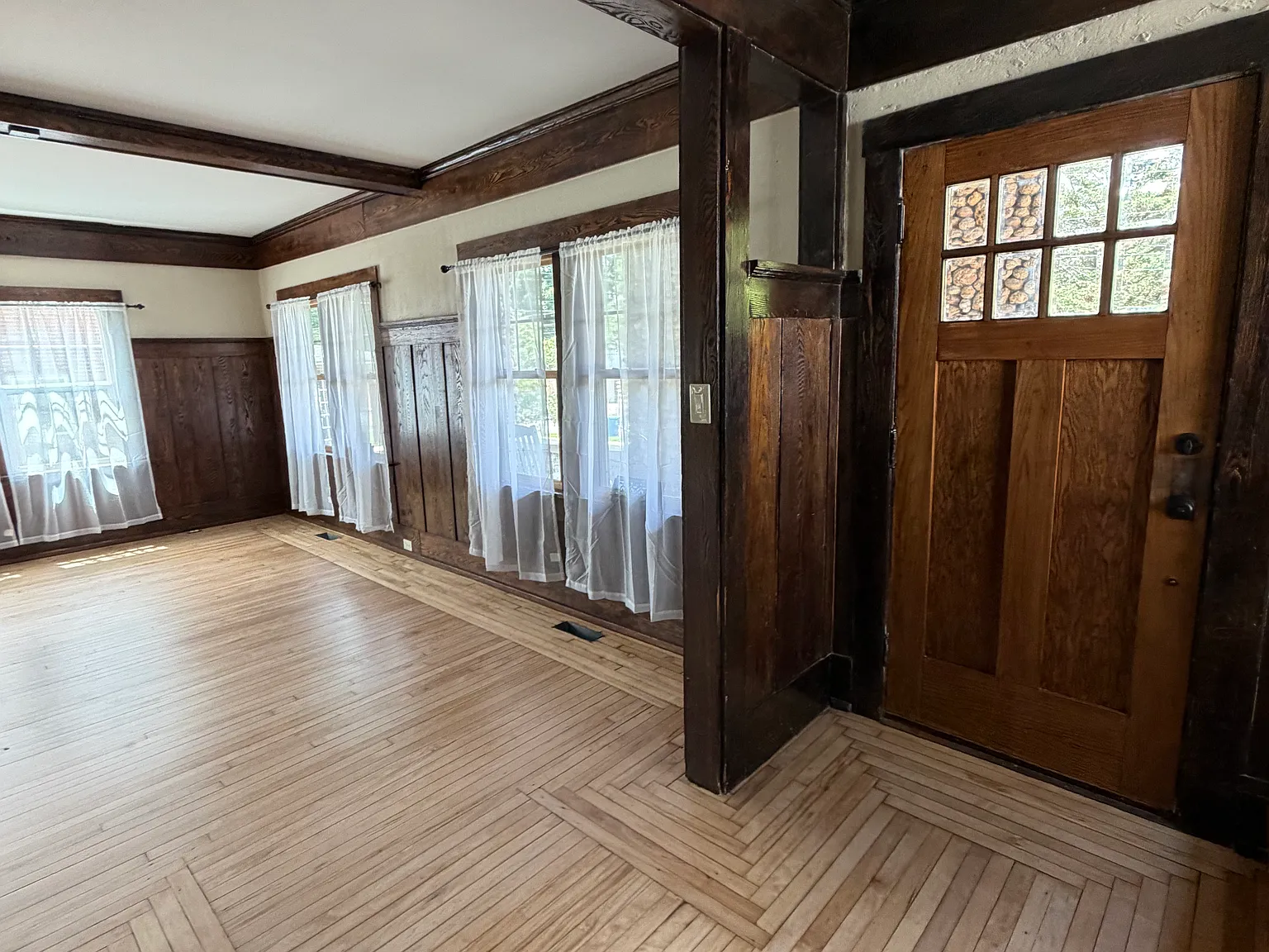 3 bed, 1.5 bath, 2298 sqft, $2,400 — Photo 3